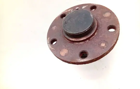 Volkswagen PASSAT B7 Rear wheel hub