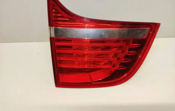 Tailgate rear/tail lights
