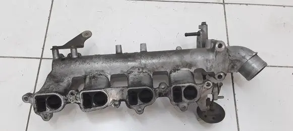 Nissan Almera Tino Intake manifold
