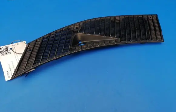 Mercedes-Benz E W123 Wiper trim 1238360165