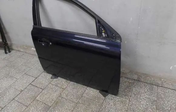Volvo V70 Front door 43756