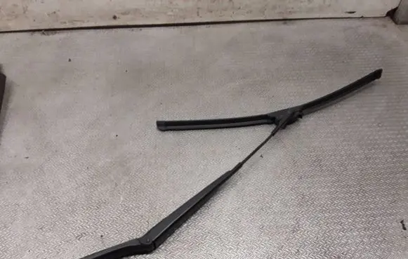 Volkswagen Golf V Windshield/front glass wiper blade 1K1955409