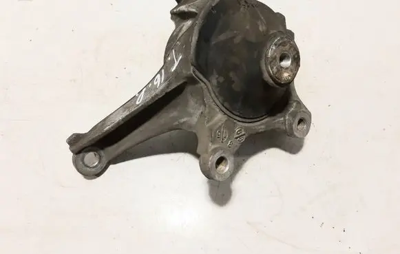 Honda Civic Engine mount bracket