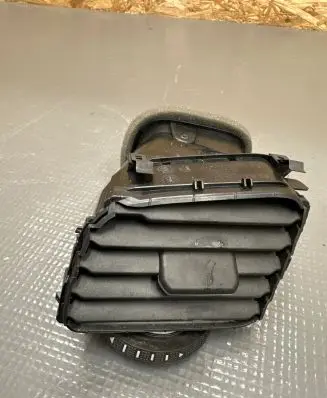 Volkswagen e-Golf Dash center air vent grill 5G1819247 5G1819709 5G1819703