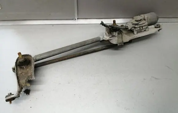 Mitsubishi Colt Front wiper linkage and motor