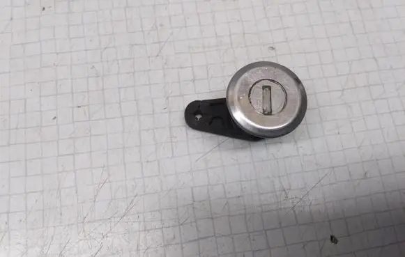 Renault Twingo I Coupe door lock (next to the handle) 