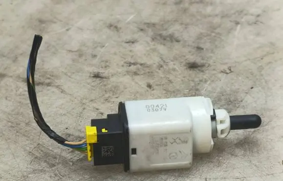 Opel Corsa F Brake pedal sensor switch 9813503180