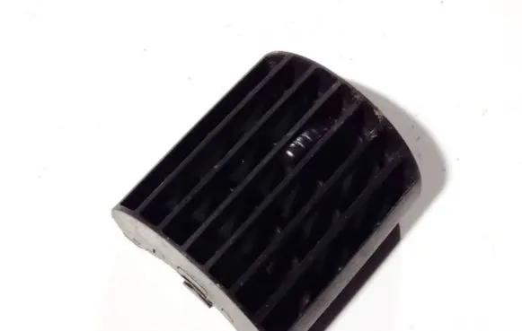 Opel Astra G Dash center air vent grill