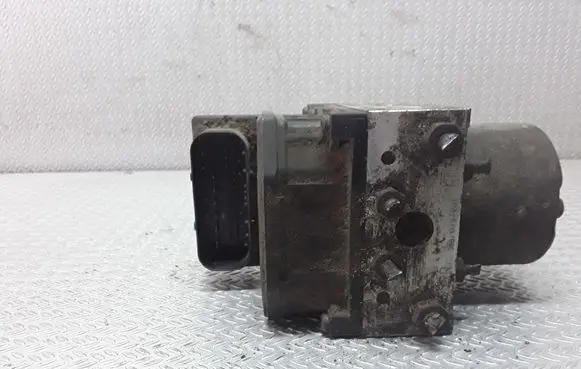 Ford Mondeo Mk III ABS Pump 1S712M10AE