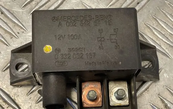 Mercedes-Benz E W211 Charging relay A0025426419