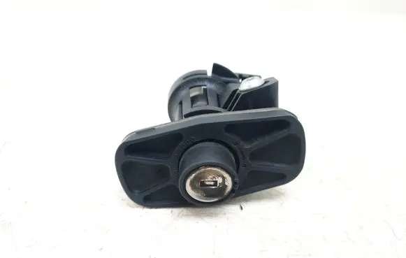 Mercedes-Benz E W212 Tailgate exterior lock A2047500061