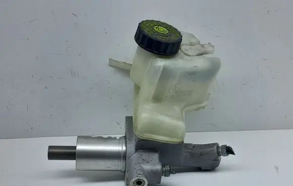 Mercedes-Benz C W204 Master brake cylinder A2044300002