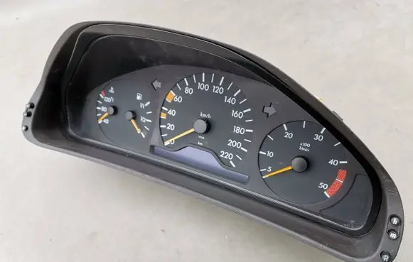 Mercedes-Benz E W210 Speedometer (instrument cluster) 2105406547