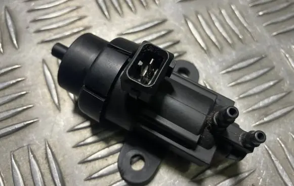 Ford Focus Turbo solenoid valve 98AB9E882 20300