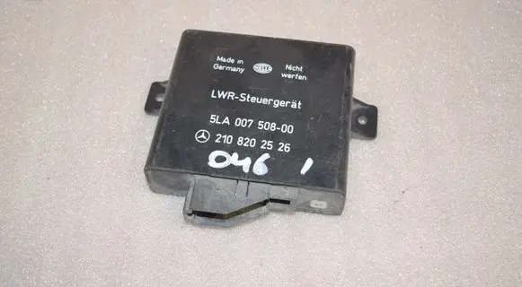 Mercedes-Benz E W210 Light module LCM A2108202526