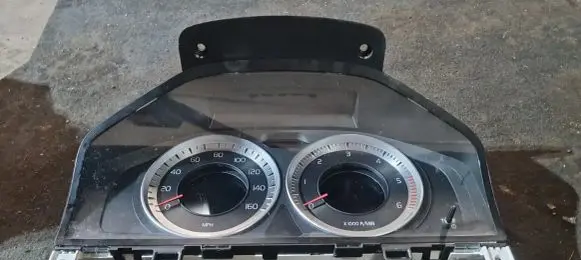 Volvo V60 Speedometer (instrument cluster) 31327584AA