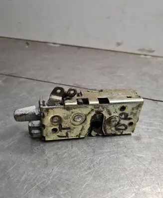 Volkswagen II LT Front door lock 9017200235