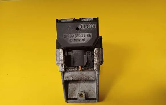 Mercedes-Benz C W202 High voltage ignition coil 0001582485 0221505437