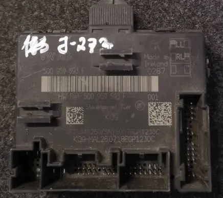 Volkswagen Tiguan Door control unit/module 5Q0959593F