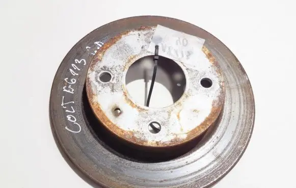 Mitsubishi Colt Rear brake disc neventiliuojamas