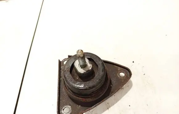 Engine mount bracket