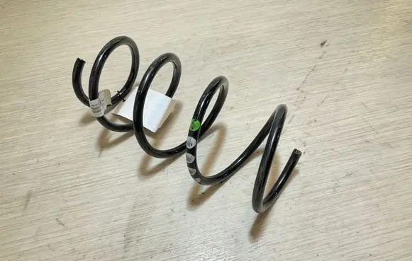 Volkswagen Polo VI Front coil spring