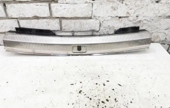 Trunk/boot sill cover protection