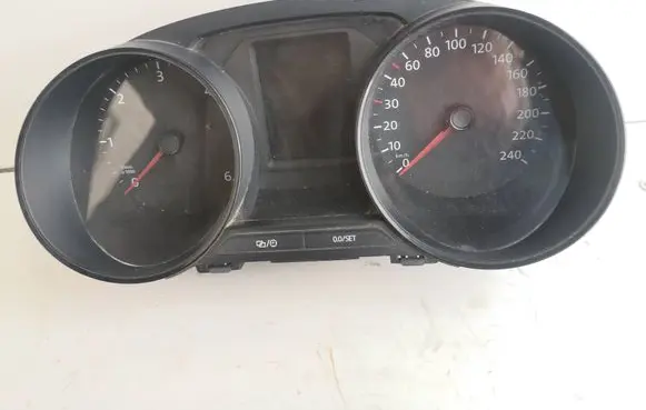 Volkswagen Polo V 6R Speedometer (instrument cluster) 6C0920731D 001855 A2C96768100