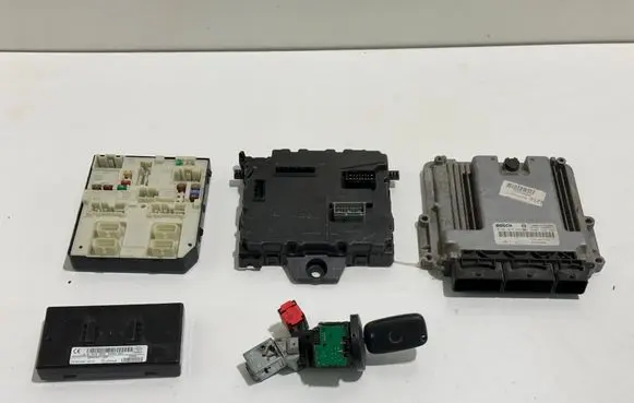Renault Kangoo II Engine ECU kit and lock set 0281019325 237102747R 284293738R
