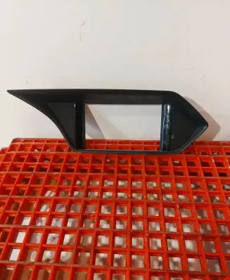 Radio/GPS head unit trim