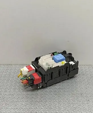 Peugeot 508 Fuse module 9665492680