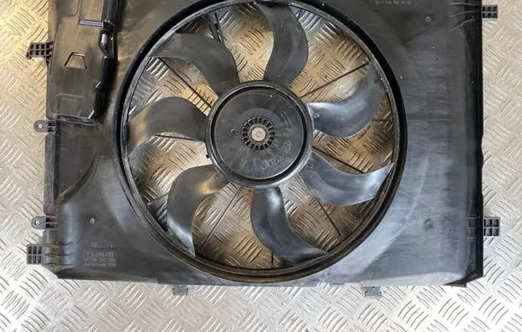 Mercedes-Benz A W176 Electric radiator cooling fan A2465000093