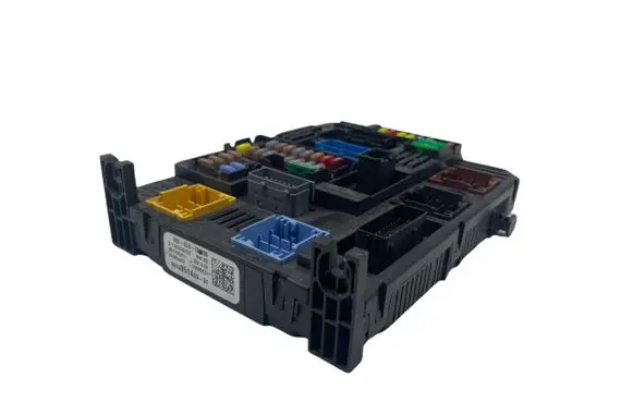 Peugeot 308 Fuse module 9819851480 28550137 1181740124