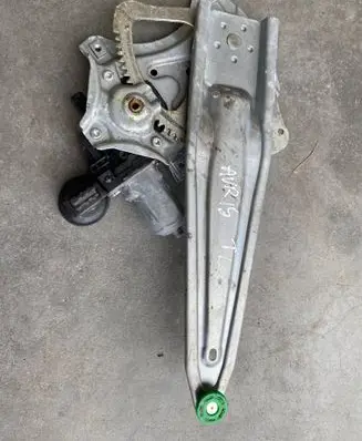 Toyota Auris E180 Front door electric window regulator 857100D100