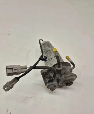 Toyota Corolla E120 E130 Fuel filter bracket/mount holder 