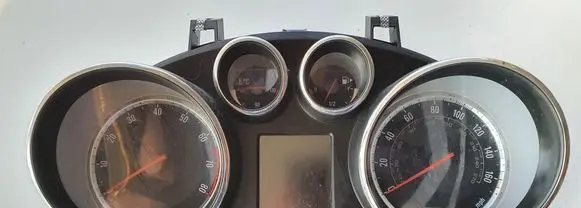 Opel Mokka Speedometer (instrument cluster) 95386882 654663731