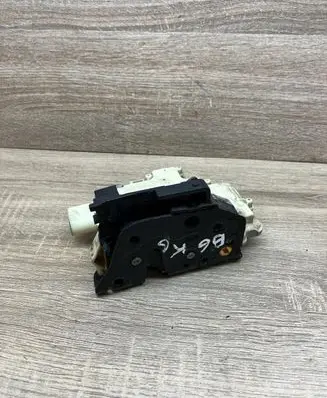 Volkswagen PASSAT B6 Rear door lock 3C4839015A