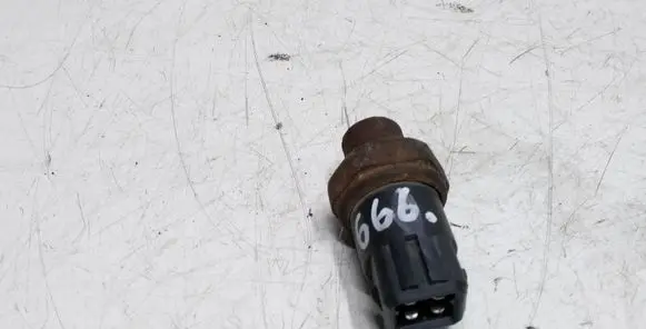 Volkswagen PASSAT B5 Air conditioning (A/C) pressure sensor 8D0959482A TDP302QADGI