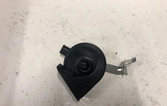 BMW 1 F70 Horn signal 8496204