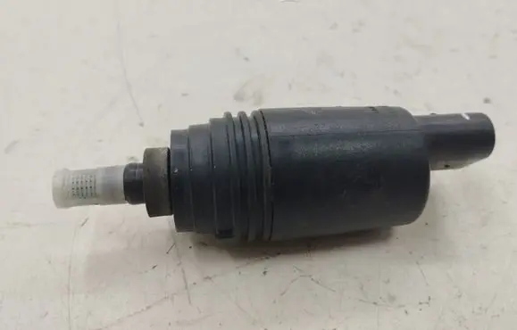 BMW 5 E60 E61 Windscreen/windshield washer pump 8377612