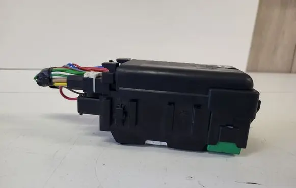 Opel Grandland X Fuse module 9665492680