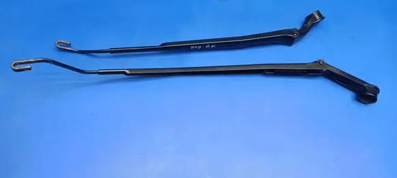 Front wiper blade arm