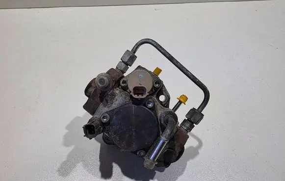 Toyota Corolla Verso AR10 Fuel injection high pressure pump 221000R020