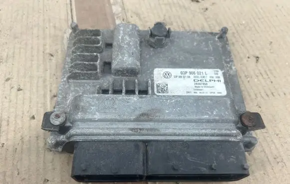 Skoda Fabia Mk2 (5J) Engine control unit/module 03P906021AN 28307850 03P906021L