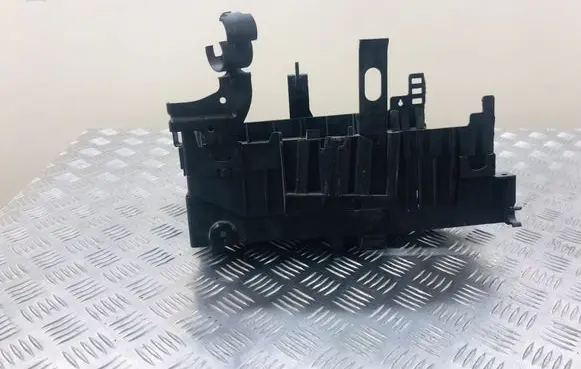 Opel Astra J Battery box tray 13308434