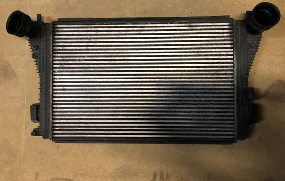 Volkswagen Touran I Intercooler air channel guide 1K0145803AP