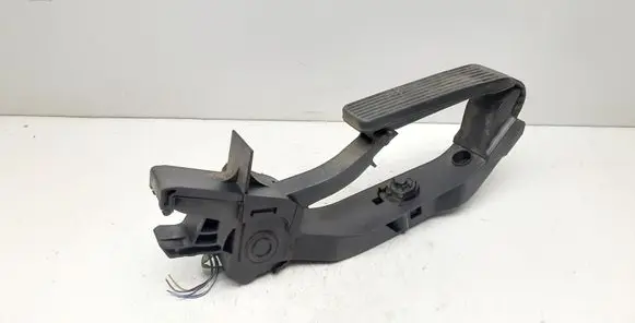 Mercedes-Benz E W211 Accelerator throttle pedal A2113000604