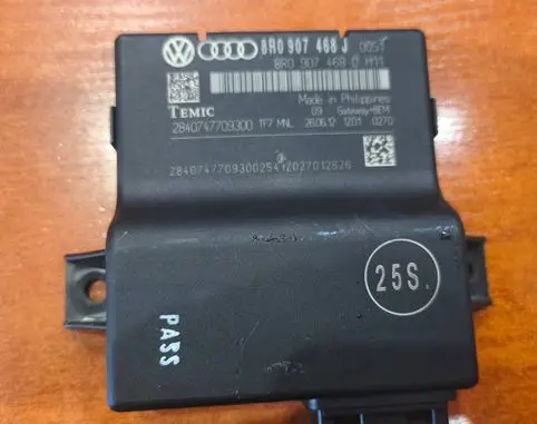Audi A5 8T 8F Gateway control module 8R0907468J 8R0907468D 2840747709300
