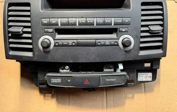 Mitsubishi Lancer VIII Radio/CD/DVD/GPS head unit 8002A378XA 9A13A 3857252
