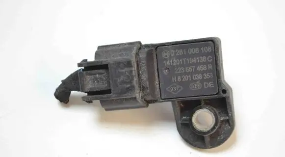 Mercedes-Benz A W176 Air pressure sensor 0281006108